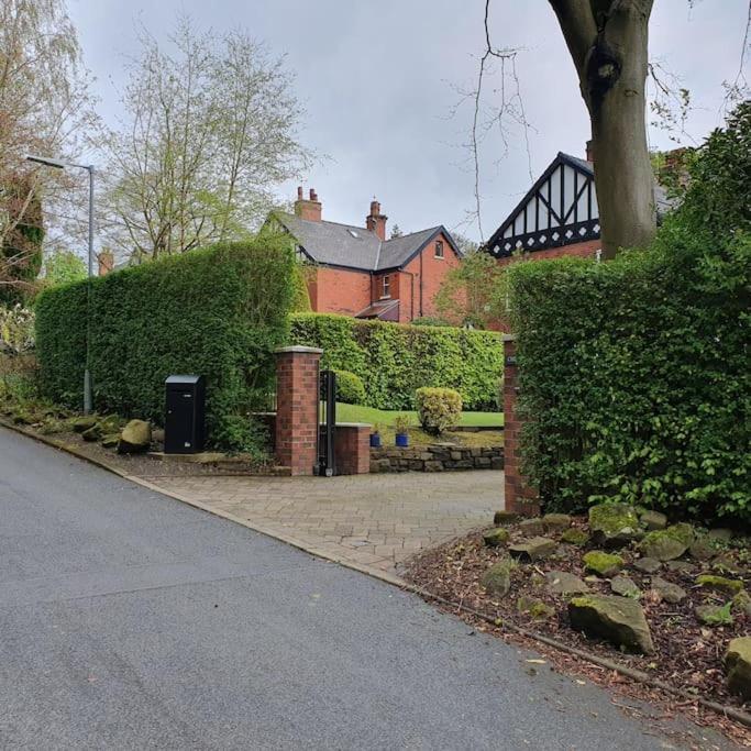 Churstonbnb, Private Flat Within Family Home, Bolton Lostock Exterior photo