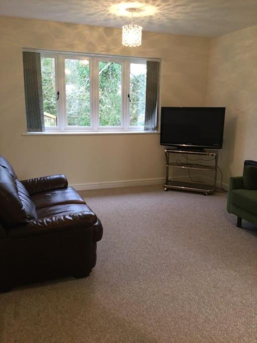 Churstonbnb, Private Flat Within Family Home, Bolton Lostock Exterior photo