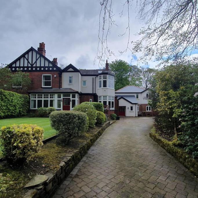 Churstonbnb, Private Flat Within Family Home, Bolton Lostock Exterior photo